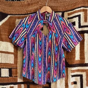 SALE 🦃 90s Western Colorful Geometric Patterned Shirt with Keyhole Cut Out.